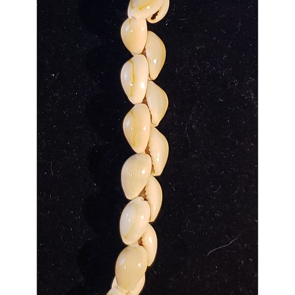 Vintage Unsigned Cowry/Cowrie Shell 17" Long Strand Chunky Statement Necklace - Picture 3 of 7